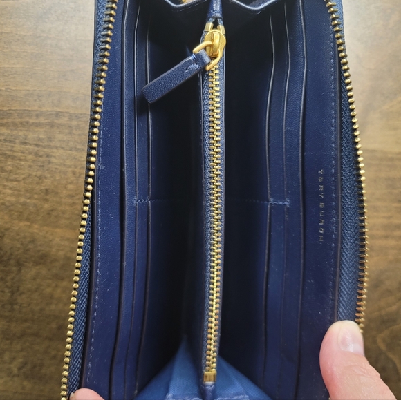 Tory Burch Floral Pig Wallet - Picture 3 of 4